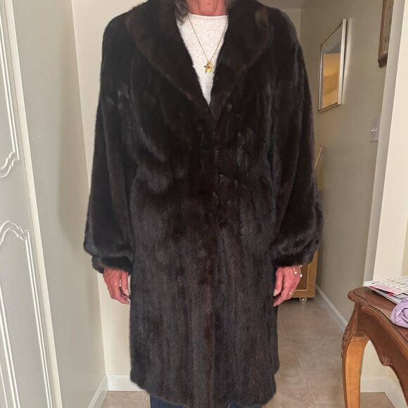 Elegant Full-Length Mink Coat – Size 12